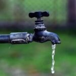 Jhansi:दो तिहाई इलाकों में ठप रही जलापूर्ति, बिजौली ग्रोथ सेंटर के पास मुख्य पाइप लाइन में हुआ लीकेज – Jhansi: Water Supply Stalled In Two-thirds Of The Area, Leakage Occurred Near Bijauli Growth Centre.