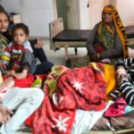 Orai:खिचड़ी मांगने पर भड़का अस्पताल कर्मचारी, महिला के सिर पर मारा चमचा, आए आठ टांके…आरोपी मौके से फरार – Orai An Enraged Hospital Employee Attacked A Woman With A Spoon After She Asked For Khichdi