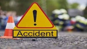 Barabanki News:हाईवे पर खड़ी बस से टकराई डीसीएम, चालक की मौत; खलासी गंभीर रूप से घायल – Dcm Crashes Into Parked Bus On Highway In Barabanki Driver Killed Cleaner Critically Injured