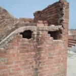 Jalaun News: दीवार तोड़कर घर में घुसे, फौजी के परिजनों को बंधकर बनाकर 20 लाख लूटे