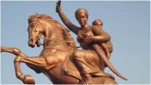 रानी लक्ष्मीबाई:डाकू को बनाया सिपहसालार, अंतिम सांस तक निभाया साथ, ‘कुंवर’ की उपाधि से किया था सम्मानित – Rani Lakshmibai: Turned A Dacoit Into A Commander, Stood By Him Until Her Last Breath