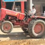 झांसी में आरटीओ ऑफिस से चंद कदम दूर ओवरलोड ट्रैक्टर दे रहे हादसे को आमंत्रण