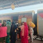 Jalaun News: होली स्पेशल ट्रेनों की रफ्तार पर ब्रेक, कई घंटें देरी से पहुंचीं