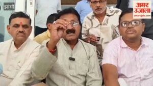 जेडीए कार्यालय में धरना, कार्रवाई का ब्योरा नहीं देने का लगाया आरोप