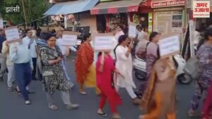 टीईटी के विरोध में शिक्षकों ने निकाला मशाल जुलूस