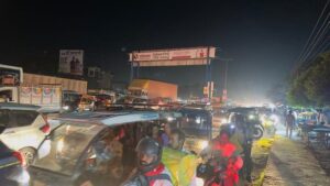 Up:लखनऊ-अयोध्या हाईवे पर एलपीजी टैंकर में रिसाव के बाद हाईवे सील; दहशत का माहौल; लखनऊ तक लगा जाम – Lpg Tanker Leaks On Lucknow-ayodhya Highway; Highway Sealed, Traffic Jam Extends To Lucknow