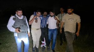 उरई में हाफ एनकाउंटर:पुलिस की गोली से लंगड़े हुए तीन अंतरराज्यीय चोर, झाड़ियों में चल रही थी चोरी की प्लानिंग – Orai Half Encounter Three Interstate Thieves Crippled By Police Fire Theft Plot Being Hatched In The Bushes