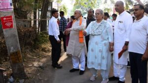 Up:महापौर के साथ सड़क पर उतरे मंत्री सुरेश खन्ना, सफाई में मिली लापरवाही; लगा जुर्माना, वेतन कटौती के निर्देश – Minister Suresh Khanna Find Negligence In Sanitation In Lucknow Fine Imposed Directives Issued For Salary Cuts