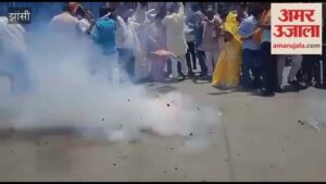 चुनाव नतीजों को लेकर झांसी भाजपा कार्यालय पर जश्न, आतिशबाजी कर बांटी मिठाई – Election Results Celebrated At Jhansi Bjp Office, Fireworks Lit And Sweets Distributed