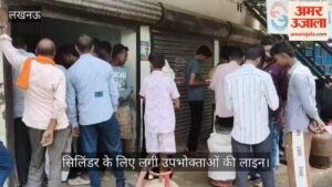 सिलिंडर लेने के लिए एजेंसी के सामने लगी उपभोक्ताओं की भीड़, भंडारा के लिए भी नहीं मिल रहा सिलिंडर