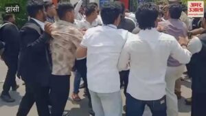 बीयू में लॉ स्टूडेंट्स का हंगामा, गेट पर हटाए गए सुरक्षा कर्मी को तैनात देख हुए आग बबूला – Law Students At Bu University Stage A Protest, Enraged By The Removal Of A Security Guard At The Gate.