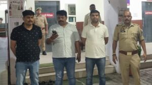 Up:आईपीएल से चार गुना अधिक यहां लग रहा सट्टा, 80% सराफा कारोबारी लगा रहे दांव, हारने से कई हो चुके हैं बर्बाद – Betting Racket Busted In Jhansi Betting On Mcx Is Four Times Higher Than On Ipl