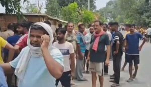 Lucknow News: 300 परिवारों और व्यापारियों की 43 घंटे बिजली ठप, प्रदर्शन