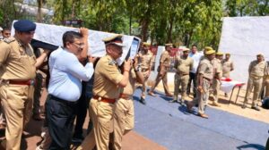 Orai:चार जांबाजों को राजकीय सम्मान के साथ विदाई; पति के शव से लिपटकर बेसुध हुई मयूरी, हर आंख हुई नम – Orai Four Bravehearts Were Given State Farewells  Mayuri Fainted After Hugging Her Husbands Body