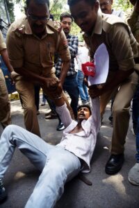 Lucknow News: नीट पेपर लीक मामले में प्रदर्शन