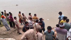 Balrampur News:पैर धोते समय फिसलने से राप्ती नदी में गिरे चचेरे भाई-बहन, दोनों डूबे; गोताखोर तलाश में जुटे – Two Children Drowned In Rapti River In Balrampur Divers Have Joined Search