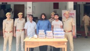 Jhansi:असलहा तस्कर गिरोह का भंडाफोड़, तांत्रिक समेत तीन गिरफ्तार, भारी मात्रा में अवैध हथियार बरामद – Jhansi: Arms Smuggling Gang Busted, Three Including Tantrik Arrested