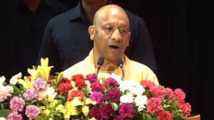 Up News:’श्रमिक दूसरों के घर में इज्जत घर बनाते थे, उनकी इज्जत सड़कों पर दिखती थी’, योगी बोले-अब ऐसा नहीं है – Cm Yogi Inaugurated Shramveer Gaurav Samahroh And Dedicated Various Schemes For Welfare Of Workers