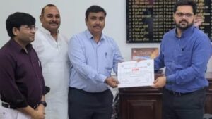 Jhansi:मकानों की गणना शुरू, स्व-गणना शत-प्रतिशत कराने में सहयोग पर 19 कर्मी सम्मानित – Jhansi: House Census Begins, 19 Workers Honored For Their Cooperation In Conducting 100% Self-census.
