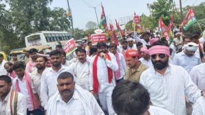 Jhansi:सपा जिलाध्यक्ष समेत 31 नामजद व 250 अज्ञात कार्यकर्ताओं पर केस दर्ज, बिना अनुमति किया था प्रदर्शन – Jhansi: Case Registered Against 31 Named Individuals—including The Sp District President—and 250–300 Others.