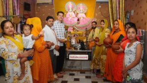 Jhansi:मंदिरों में आराध्य देव के दर्शन को उमड़े श्रद्धालु, हुए भव्य धार्मिक कार्यक्रम – Jhansi: Devotees Flocked To Temples To Seek Blessings Of The Presiding Deities