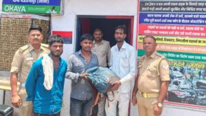 Jhansi:सूचना मिलने के एक घंटे बाद ही ट्रैफिक पुलिस ने ढूंढा ऑटो में छूटा बैग, यात्री को सकुशल लौटाया – Jhansi: Police Found A Bag Left Behind In An Auto-rickshaw Within Just An Hour Of Receiving The Information.