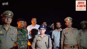बबीना में पुलिस मुठभेड़ के बाद दो शातिर चोर गिरफ्तार, चोरी के जेवर और अवैध तमंचा बरामद