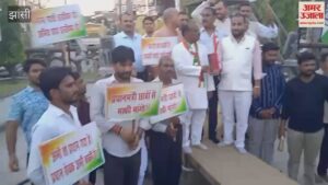 शिक्षा मंत्री के इस्तीफे पर कांग्रेस का विजय जुलूस, मिठाई बांटकर जताई खुशी – Congress Holds Victory Procession Over Education Minister’s Resignation; Celebrates By Distributing Sweets.