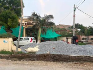 Jhansi News: बाउंड्री तोड़कर घर में घुसा ट्रक