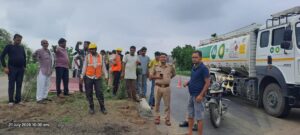 Jalaun News: डंपर की टक्कर से व्यापारी की मौत, भतीजा घायल