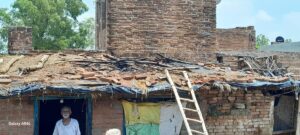 Jalaun News: शॉर्ट सर्किट से घर में लगी आग, पूरी गृहस्थी जलकर राख