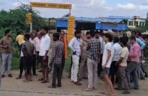 Jalaun News: गोशाला शिफ्ट करने पहुंचे अधिकारियों को ग्रामीणों ने लौटाया