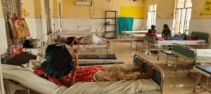 Jalaun News: जिला अस्पताल की चार घंटे गुल रही बिजली, कई मरीज बिना जांच लौटे