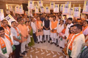 Up:भाजपा ने परखीं सभी 403 विधानसभा क्षेत्रों में चुनाव की तैयारियां, बूथ पर उतरे प्रदेश अध्यक्ष और डिप्टी Cm – Up: Bjp Inspected Election Preparations In All 403 Assembly Constituencies, State President And Both Deputy C