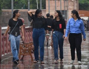 यूपी:प्रदेश में पूरी ताकत से आगे बढ़ा मानसून, इन 19 जिलों में गुरुवार को भारी बारिश का अलर्ट; गिरा पारा – Up: Monsoon Advances With Full Force In The State, Heavy Rain Alert In These 19 Districts On Thursday; Mercury