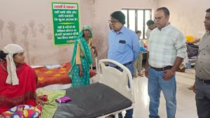 झांसी:मऊरानीपुर सीएचसी पहुंचे सीएमओ, सफाई व्यवस्था पर जताई नाराजगी, पोस्टमार्टम हाउस को मिलेंगे चार नए फ्रीजर – Jhansi: Cmo Visits Mauranipur Chc, Expresses Displeasure Over Cleanliness