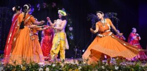 Lucknow News: राधा-कृष्ण की मनमोहक रासलीलाओं ने मोहा मन