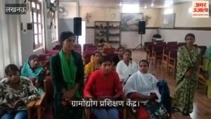 ग्रामोद्योग प्रशिक्षण केंद्र में नहीं चल रहीं सिलाई मशीनें, 50 सिर्फ तीन काम कर रहीं