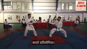 कराटे प्रतियोगिता में अंकों के लिए भिड़े खिलाड़ी