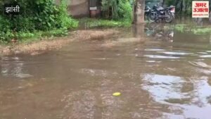 Video: जल निकासी के इंतजाम न होने से पारीछा थर्मल पावर प्लांट के आवासों में घुसा पानी