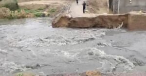 Jalaun News:एक सप्ताह में दूसरी बार बहा मलंगा नाले का अस्थायी पुल – Temporary Bridge Over Malanga Nallah Washed Away For The Second Time In A Week