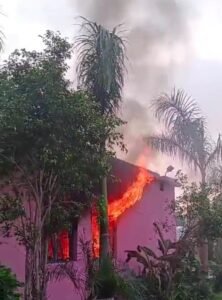 Jalaun News:मॉडल पंचायत भवन में लगी आग से लाखों का नुकसान – Fire At Model Panchayat Building Causes Loss Worth Lakhs