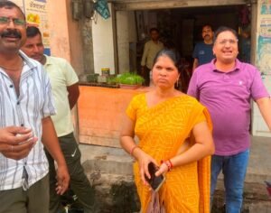 100 Meters Away From The Police Station, Miscreants Snatched The Chain From The Neck Of A Woman In Broad Daylight And Fled. – Jalaun News
