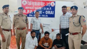 जालौन:रेलवे का एक्स बना कार्रवाई का आधार, 930 चादर बरामद, तीन लोगों पर दर्ज हुआ मामला – Jalaun: Social Media Post Triggers Action; 930 Bedsheets Seized