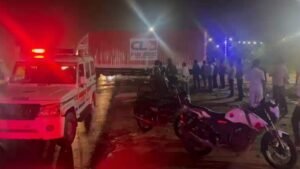 झांसी-ललितपुर हाईवे पर हादसा:अनियंत्रित कंटेनर ने बाइक सवार चार को रौंदा, दादी-पोते समेत तीन की मौत – Jhansi: Out-of-control Container Truck Runs Over Bikers; Three Dead
