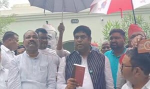 जालौन:वीआईपी सुप्रीमो मुकेश सहनी समेत 77 पर प्राथमिकी, कलक्ट्रेट में बिना अनुमति प्रदर्शन समेत ये हैं आरोप – Jalaun: Fir Registered Against 77 Individuals, Including Vip Supremo Mukesh Sahani