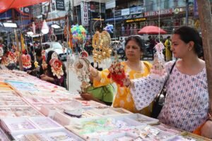 Lucknow News:भाइयों की कलाई पर दिनभर बंधेगी प्रेम और विश्वास की डोर – The Thread Of Love And Trust Will Remain Tied To Brothers’ Wrists Throughout The Day