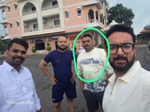 Orai:महाकाल दर्शन से लौट रहे श्रद्धालुओं की कार में ट्रक ने मारी टक्कर, कानपुर के सर्राफा कारोबारी की मौत – Urai: Truck Rams Innova Carrying Mahakal Devotees, Youth Dies; Two Seriously Injured