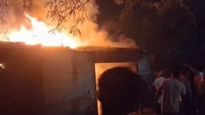 उरई अग्निकांड:टायर की दुकान में लगी भीषण आग, लाखों का सामान जलकर खाक, दमकल की गाड़ियों ने पाया काबू – Orai Massive Blaze Breaks Out At Tyre Shop Goods Worth Lakhs Reduced To Ashes